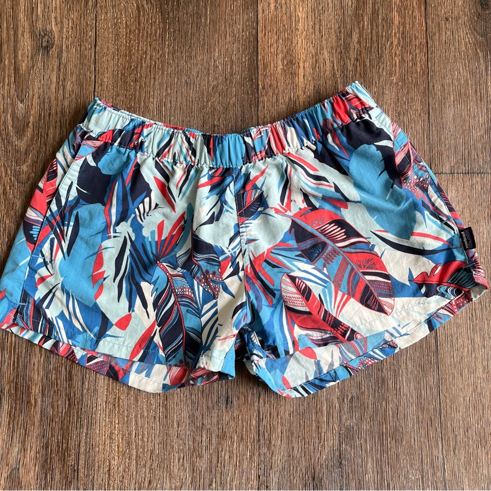 Patagonia barely baggies 2.5 tropical paradise colorful leaves nylon shorts M